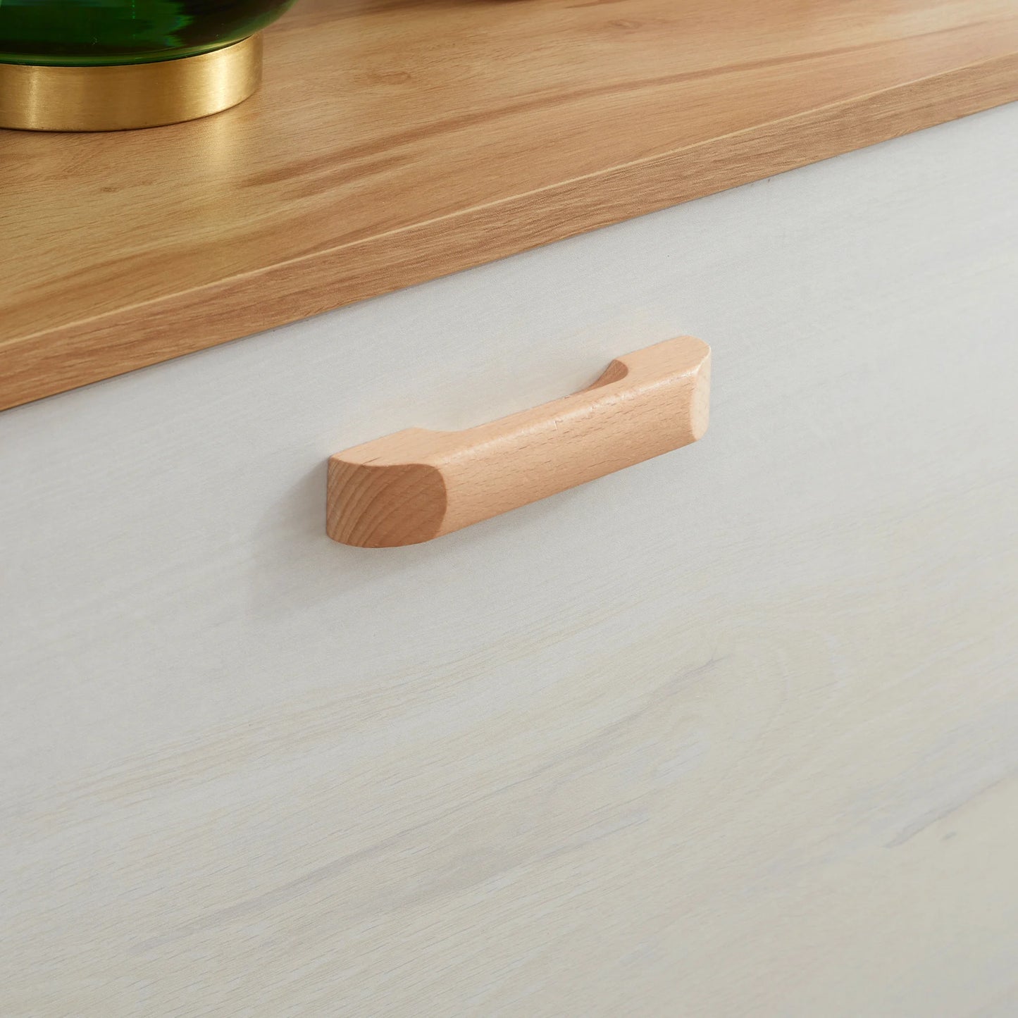 Schoenenrek Hout – Schoenenkast – Schoenenopberger – Schoenenrek Voor Hal – Compact Ontwerp – Verstelbare Binnenplank – Opslag Voor 12 Paar – Duurzaam Melamine - 70 x 23,5 x 122 cm - Wit - QUORE