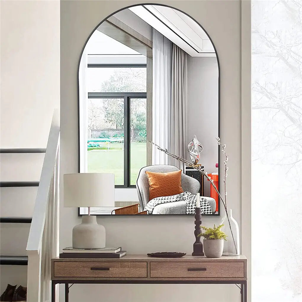 Spiegel – Boogvormige Wandspiegel – Gebogen Spiegel – Zwart – Aluminium – 96 x 66 cm – Helder Glas – Eenvoudige Montage - QUORE