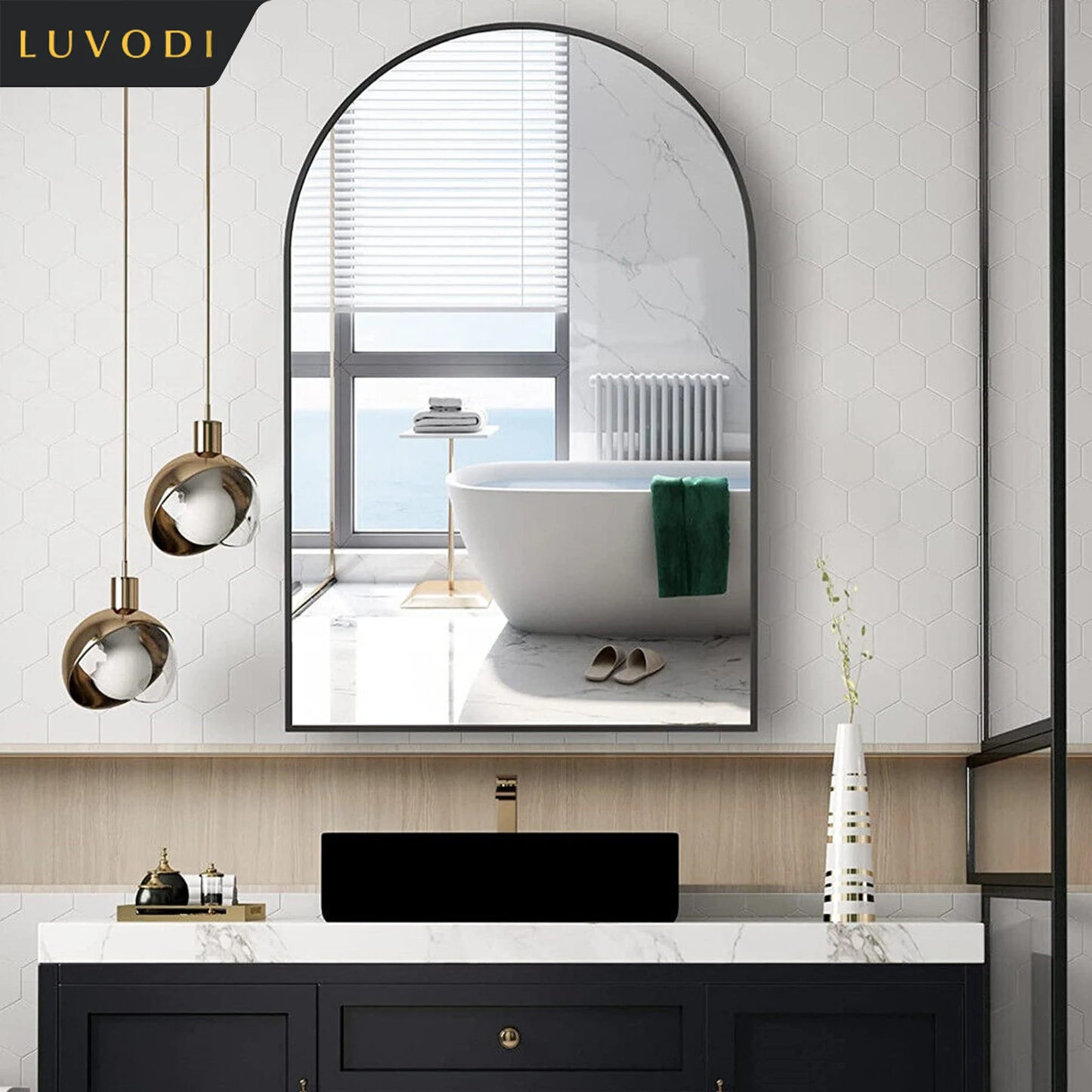 Spiegel – Boogvormige Wandspiegel – Gebogen Spiegel – Zwart – Aluminium – 96 x 66 cm – Helder Glas – Eenvoudige Montage - QUORE
