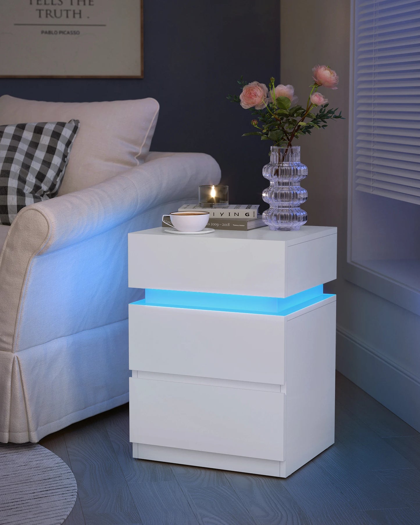 Nachtkastje - Bijzettafel - Salontafel - met LED Verlichting - Kast met 3 Lades - Moderne - Verstelbare Kleuren & Modus – voor Slaapkamer - Woonkamer - Kantoor - Wit - QUORE