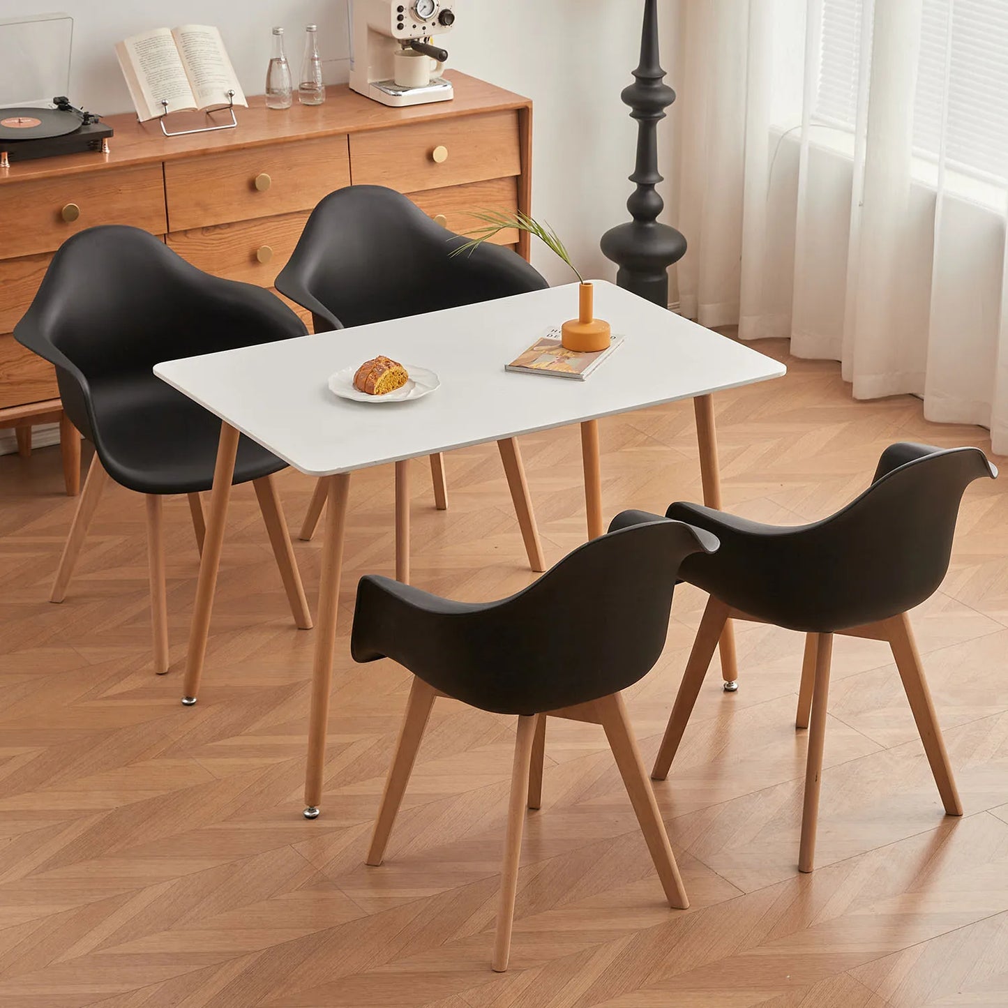 Eetkamerstoelen - Eetstoelen - Keukenstoelen - Set van 4 - Minimalistisch Retro Modern Stijl - met Rugleuning - Voor Keuken - Eetgedeelte - Kunstof Zitje - Beuken Poten - 43 x 47 x 81.5 cm - Zwart