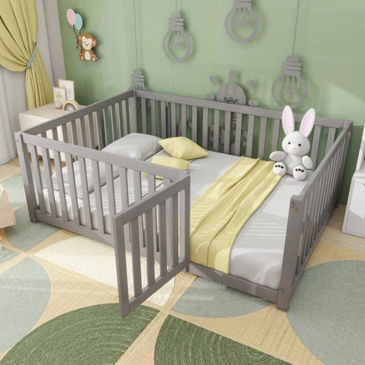 Bedframe Kinderbed - Peuterbed - Vloerbed - Kinderbox - Inclusief Uitvalhekje - Kinderkamer - Multiplex -  140 x 200 x 60 cm - Grijs
