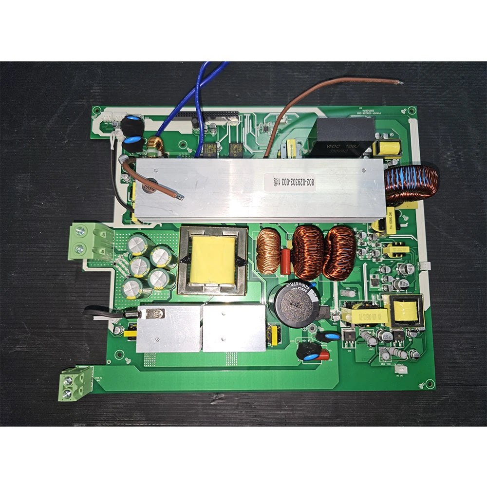 Zonnomvormer – Solar Omvormer – Hybride Omvormer – Pure Sinus Omvormer – 24V Omvormer – 2700W Vermogen – Ingebouwde 80A MPPT - QUORE