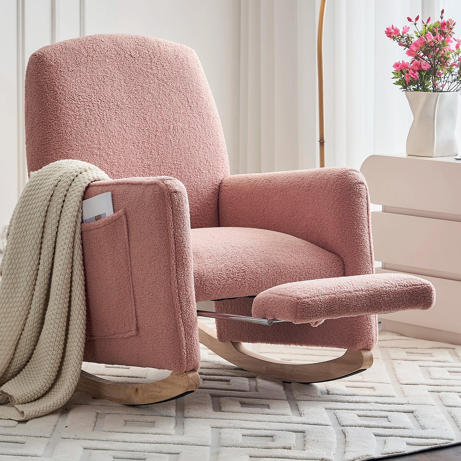 Schommelstoel - Rocking Chair - Relaxstoel - Lounge Stoel - met Kruk - Schommelstoelen Tuin - Hoge Rugleuning –  Fauteuil - Voedingsstoel - Comfortabel & Stijlvol voor Woonkamer - Wit - QUORE