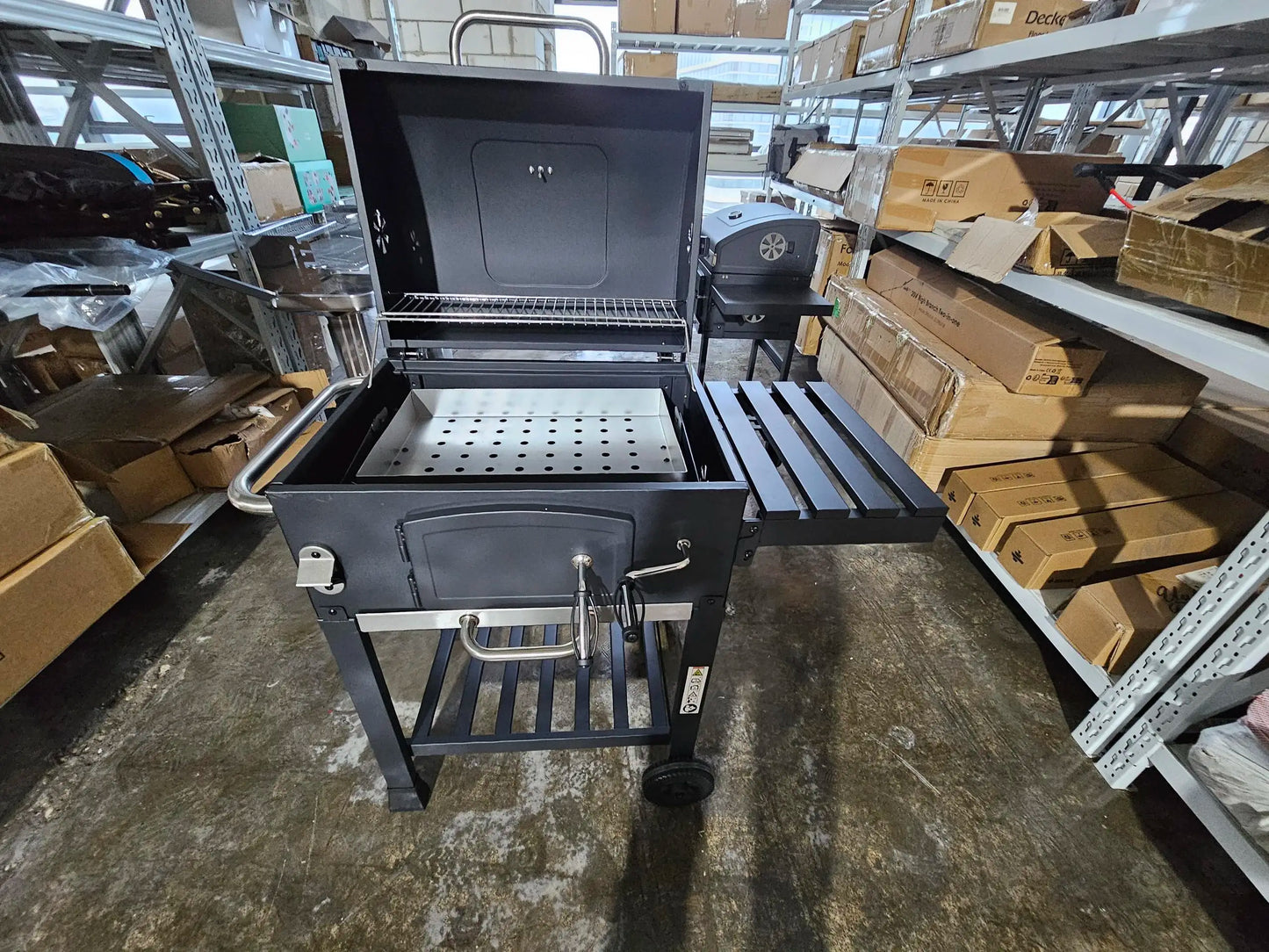 BBQ - BBQ Houtskool - Smoker - Barbecue - Grill - met Zijtafels, Wielen en Opbergplank – Draagbare Buitenbarbecue met Rookfunctie - Zwaar Gebruik