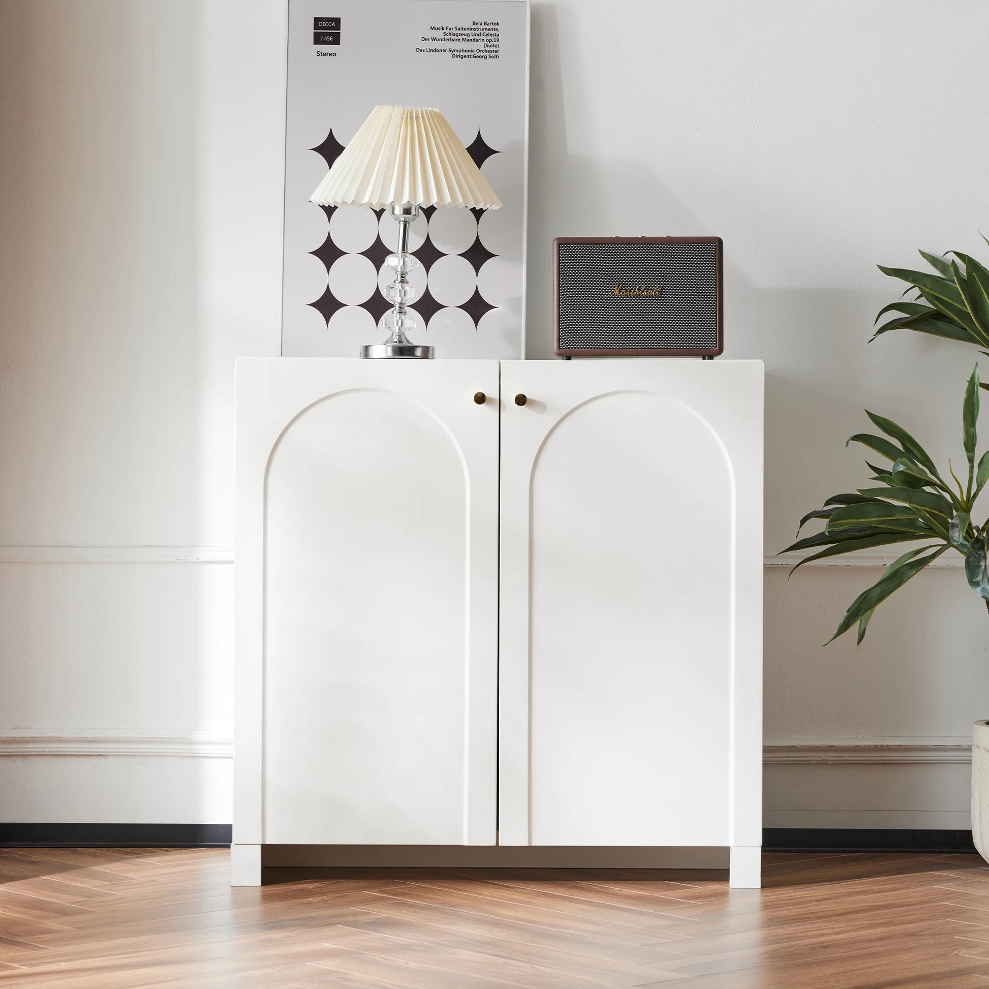 Dressoir - Crème - Commode met twee deuren - Hoge kast - Vrijstaande kast - Afmetingen: 80 x 40 x 80 cm - QUORE