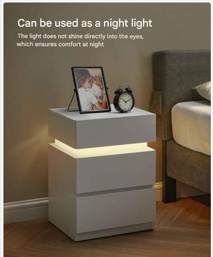 Nachtkastje - Bijzettafel - Salontafel - met LED Verlichting - Kast met 3 Lades - Moderne - Verstelbare Kleuren & Modus – voor Slaapkamer - Woonkamer - Kantoor - Wit - QUORE