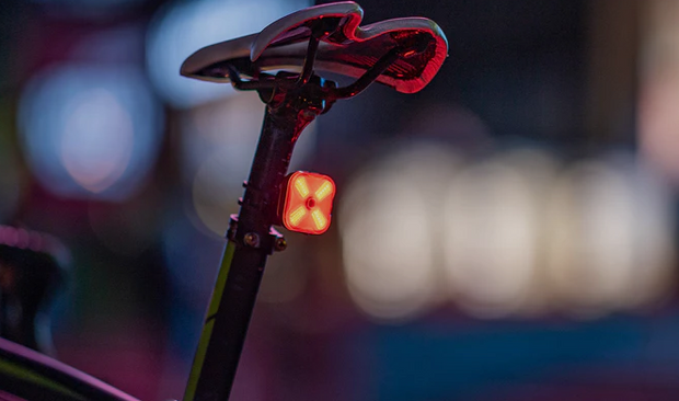 Fietslamp - Fietslicht - Fietsachterlicht - Krachtig Fietsachterlicht - Fietsaccessoires - Oplaadbaar - 50 Lm - Zadelmontage - IPX6 Waterbestendig - Zwart