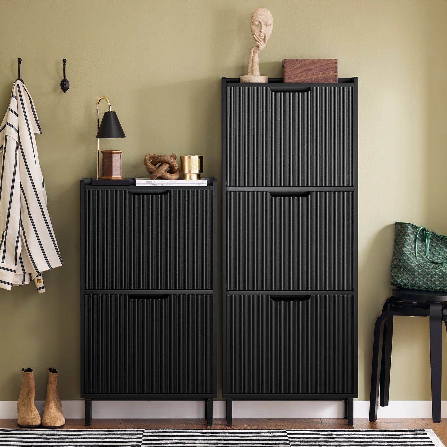 Schoenenkast – Schoenenrek – Schoenenopberger – Schoenenmeubel – Schoenenkast met Kleppen – Smal Ontwerp – MDF Wit – 50x130x19 cm