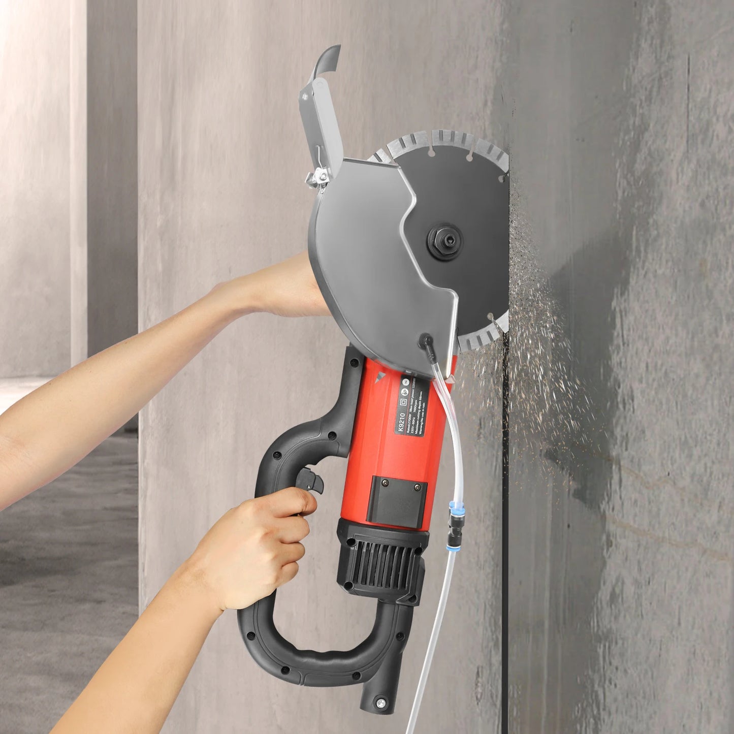 Elektrische Betonzaag - Betonfrees - Betonzagen -Steenzaagmachine - Muurfrees - Zaagmachine - 2700W - 7000RPM - 68mm Zaagdiepte - Cirkelzaag - Instelbare Hoek 0-180° - Sleuvenfrees - voor Beton - Baksteen & Steen