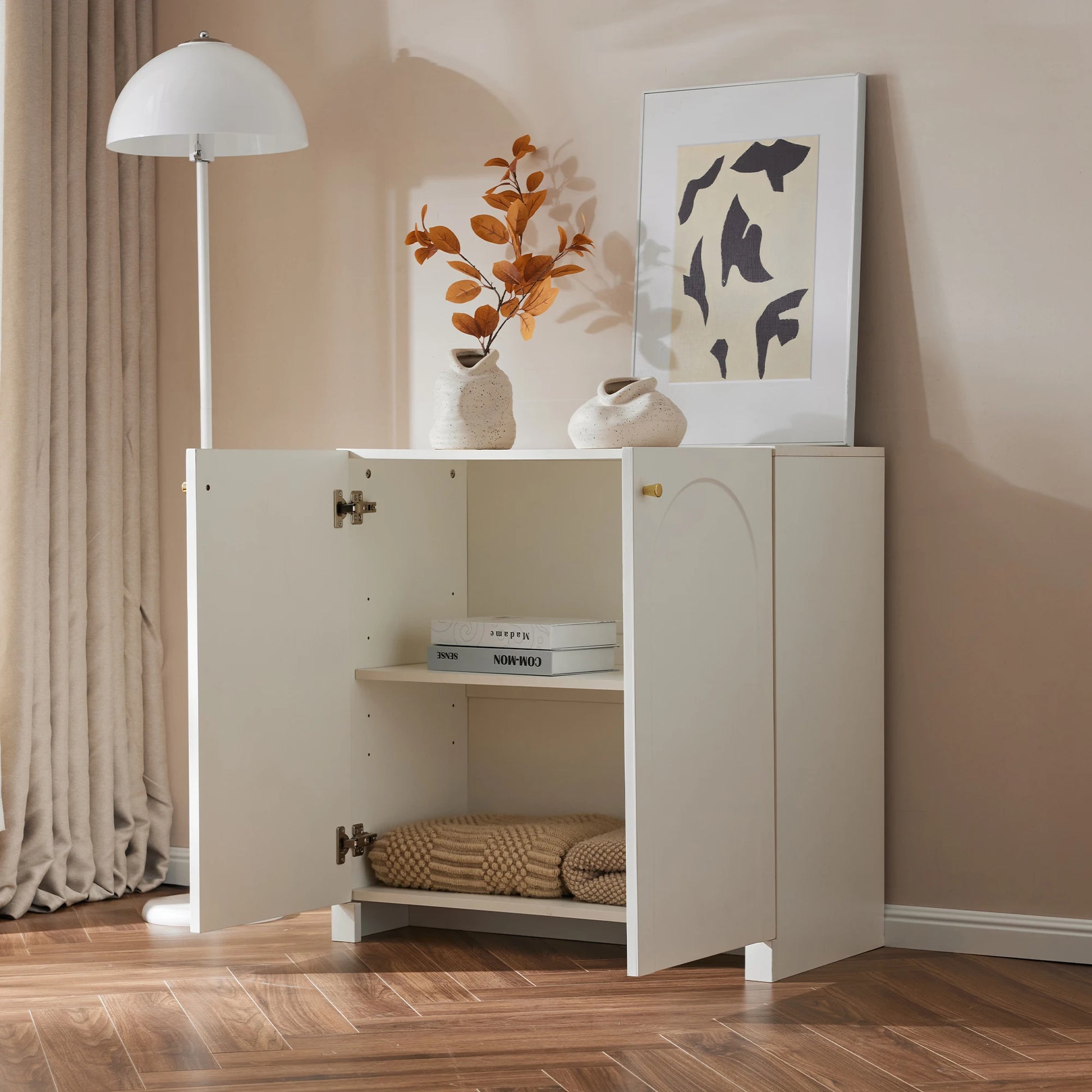 Dressoir - Crème - Commode met twee deuren - Hoge kast - Vrijstaande kast - Afmetingen: 80 x 40 x 80 cm - QUORE