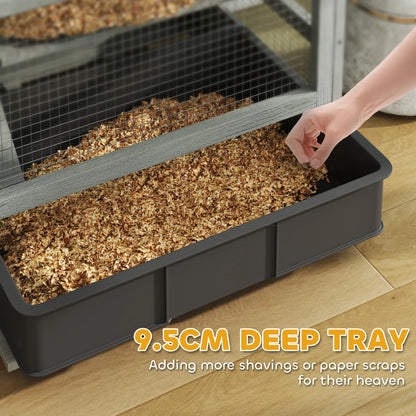 Hamsterkooi – Knaagdierkooi – Houten Kooi – Kleine Dieren Kooi – Vier Verdiepingen – Zandbak 9,5 Cm – Wieltjes Met Remmen - 65 x 45 x 109 cm - Grijs - QUORE