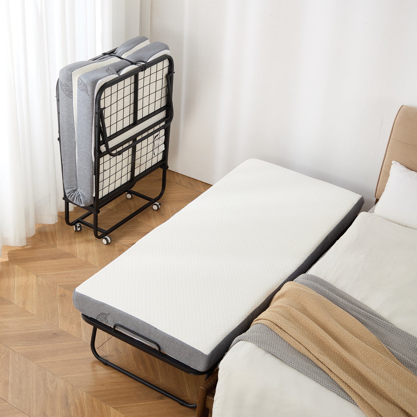 Inklapbaar Logeerbed – Vouwbed – Opklapbed – Campingbed – Gastbed – Comfortabel 4 cm Schuimmatras – Mobiel Met Wieltjes – Wit