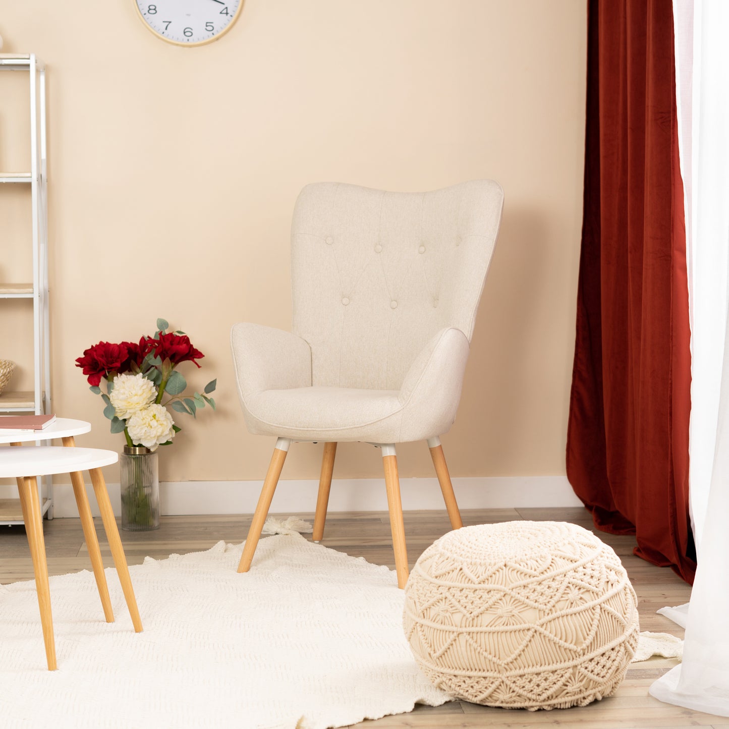 Fauteuil – Lounge Stoel – Relaxstoel – Zetel – Scandinavische Fauteuil Beige – Houten Armleuningen en Poten – Hoogwaardig Schuim – Compacte Afmetingen 66x71x109 cm