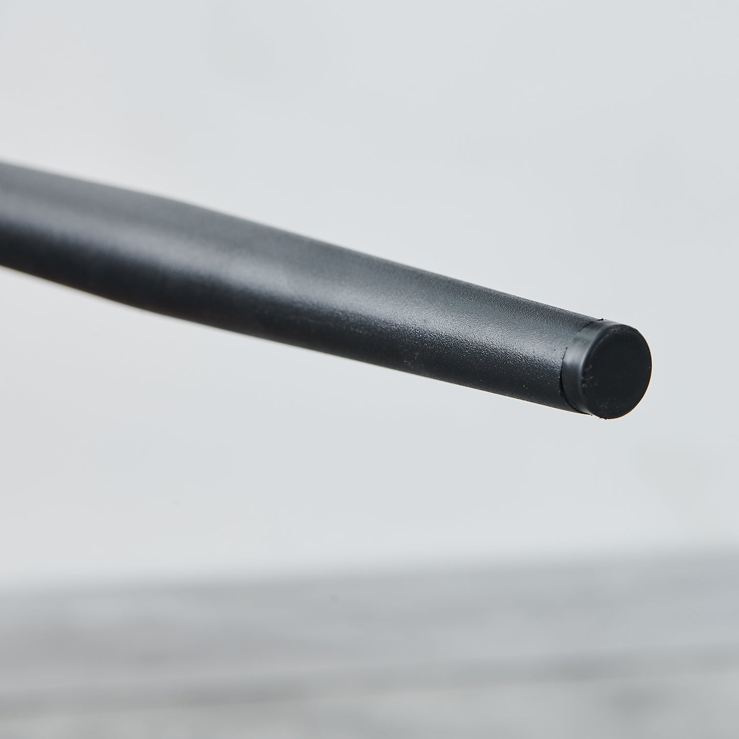 Velvet Eetkamerstoel – Stoel – Zitstoel – Eetkamerstoel Set – Woonkamerstoel – Zwart – Set van 2 – Met Dikke Gewatteerde Rugleuning – Stevige Metalen Poten