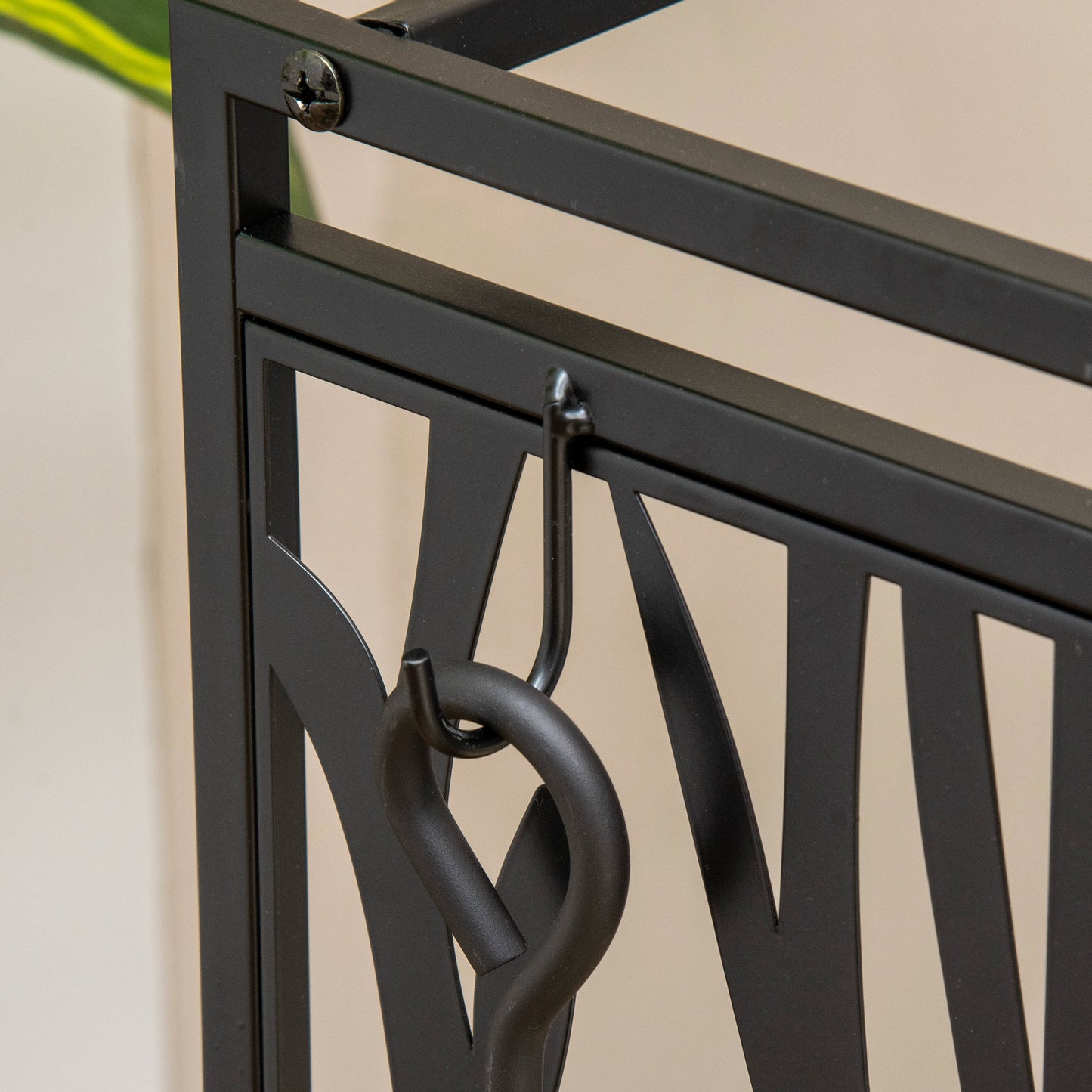 Houtopslag – Houtrek – Haardhoutrek – Haardhoutopberger – Haardservant – Zwart Staal – Inclusief 4 Haardaccessoires – Compact 46x29x70 cm