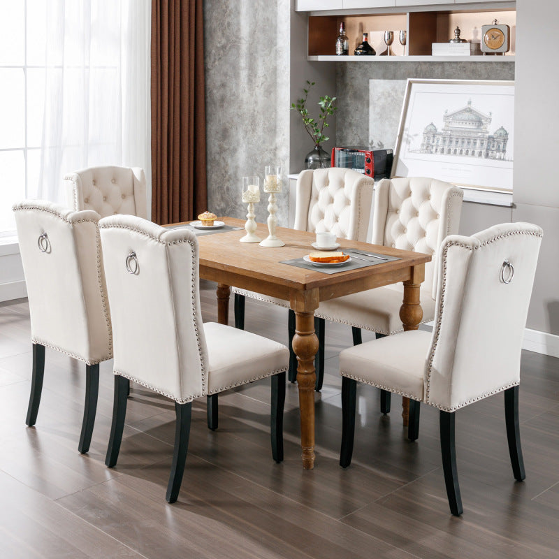 Eetkamerstoel – Dining Stoel – Kuipstoel – Keukenstoel – Fauteuil – Velvet Bekleding – Eikenhouten Poten met Chroom – Nailhead Details – Beige – Set van 2