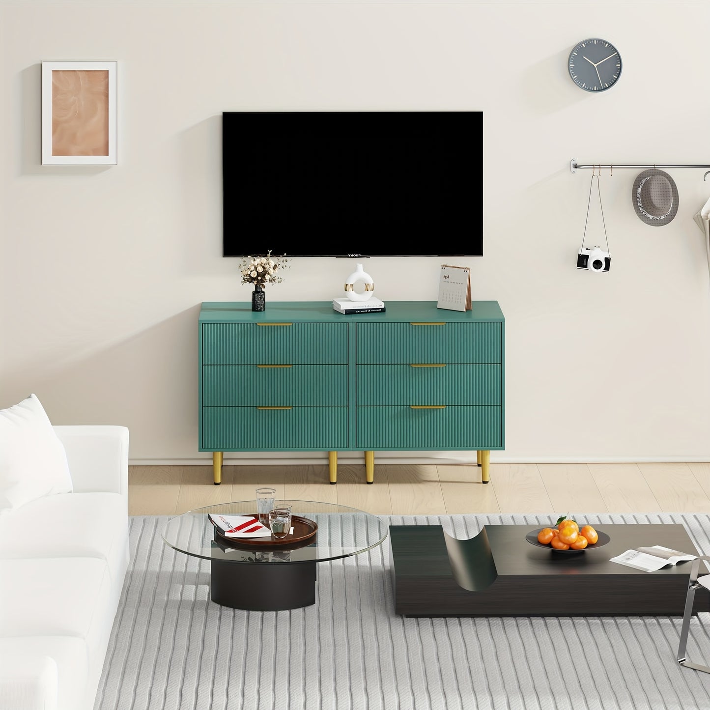 Nachtkast – Nachtkastje – Ladekast – Dressoir – Opbergkast – Groen Met Gouden Accenten – 3 Ruime Lades – Compact En Ruim (71x43x76 cm)