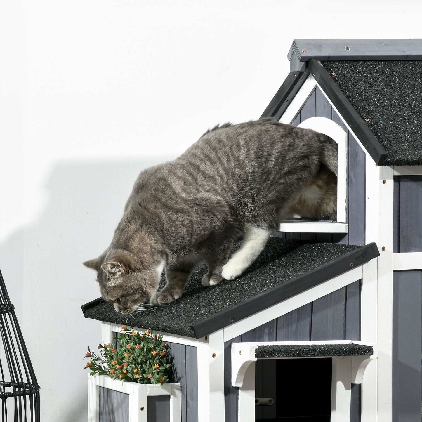 Buitenhuis Kat – Katzenhuis – Kattenhok – Kattenverblijf – Kattenhuisje – Grijs – Waterbestendig Grenenhout – Asphalt Dak met Verhoogde Vloer