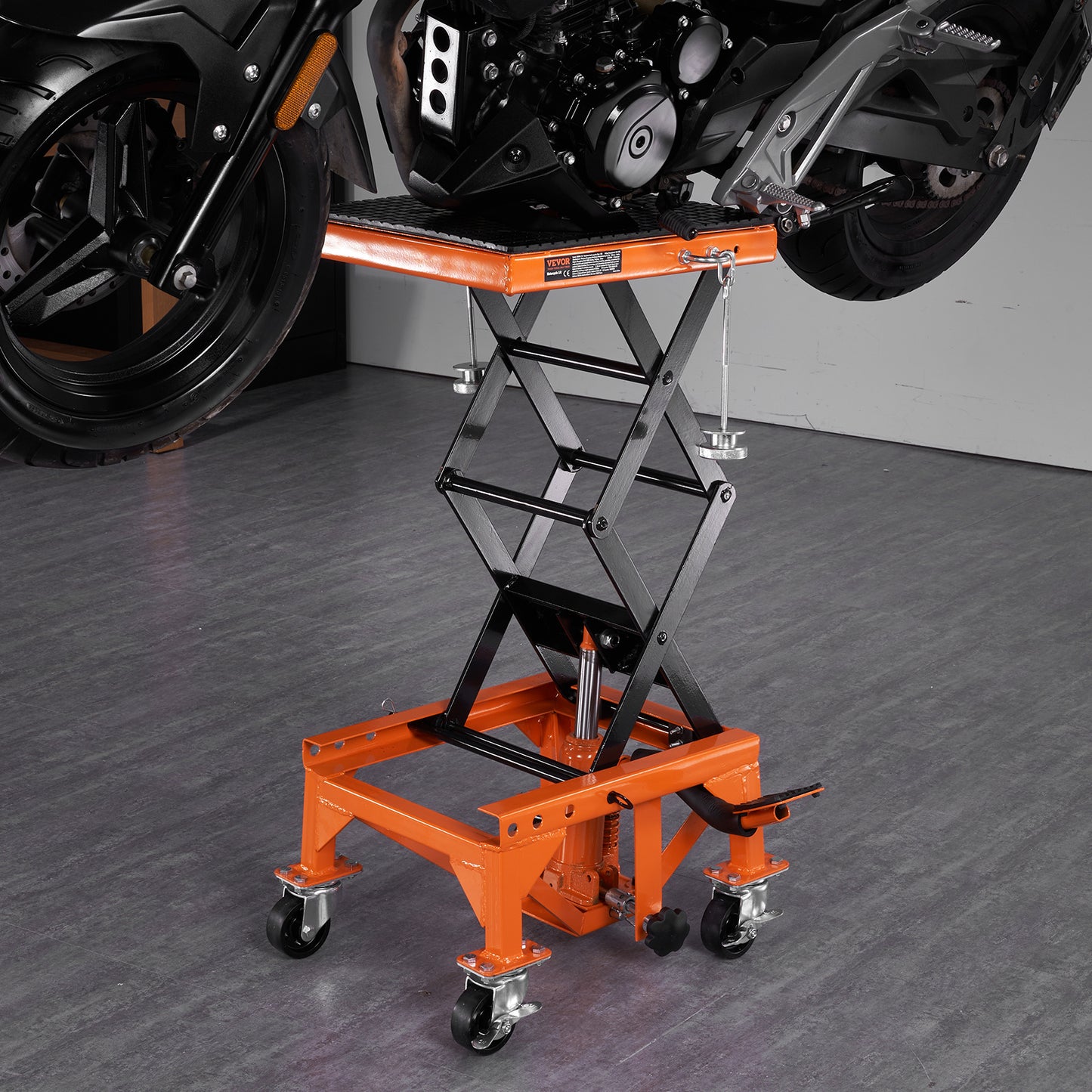 Hydraulische Motorlift – Motorheftruck – Motorsteiger – Motor Brughijs – Motorstandaard – Zwart met Oranje Details – Draagkracht Tot 350 Pond – Elektriciteitvrij Bediening