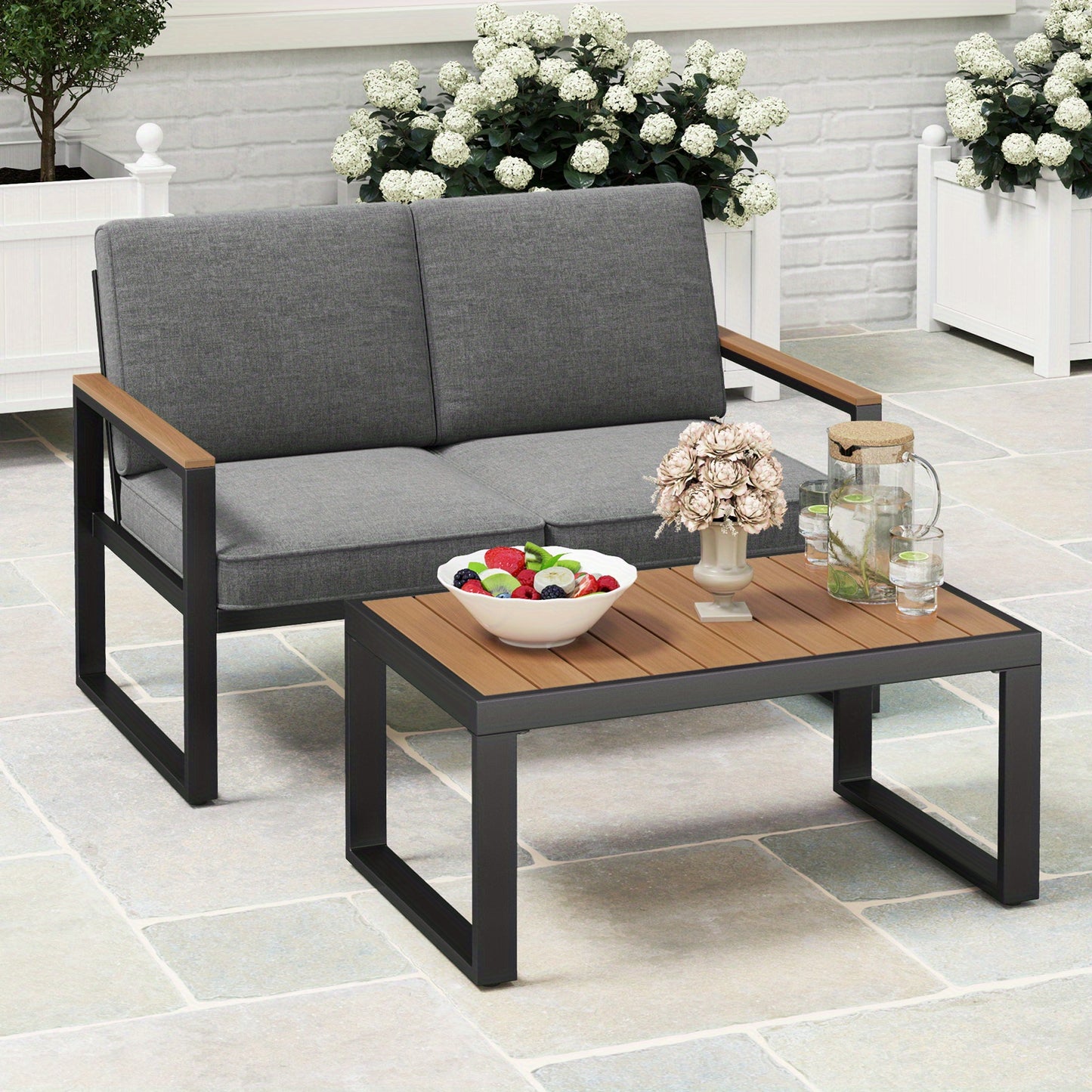 4-delige Loungeset – Tuinmeubelset – Balkonset – Terrasmeubilair – Buitenmeubelset – Aluminium Frame – Hout-Plastic Armleuningen & Tafelblad – Comfortabele Olefin Kussens – Roestvrij & Duurzaam – Grijs
