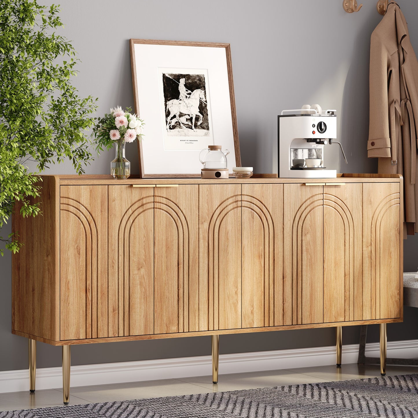 Modern Sideboard – Dressoir – Opbergkast – Wandkast – Kast – Gebogen Reliëfdeuren – Goudkleurige Metalen Poten – 140 cm – Verstelbare Planken