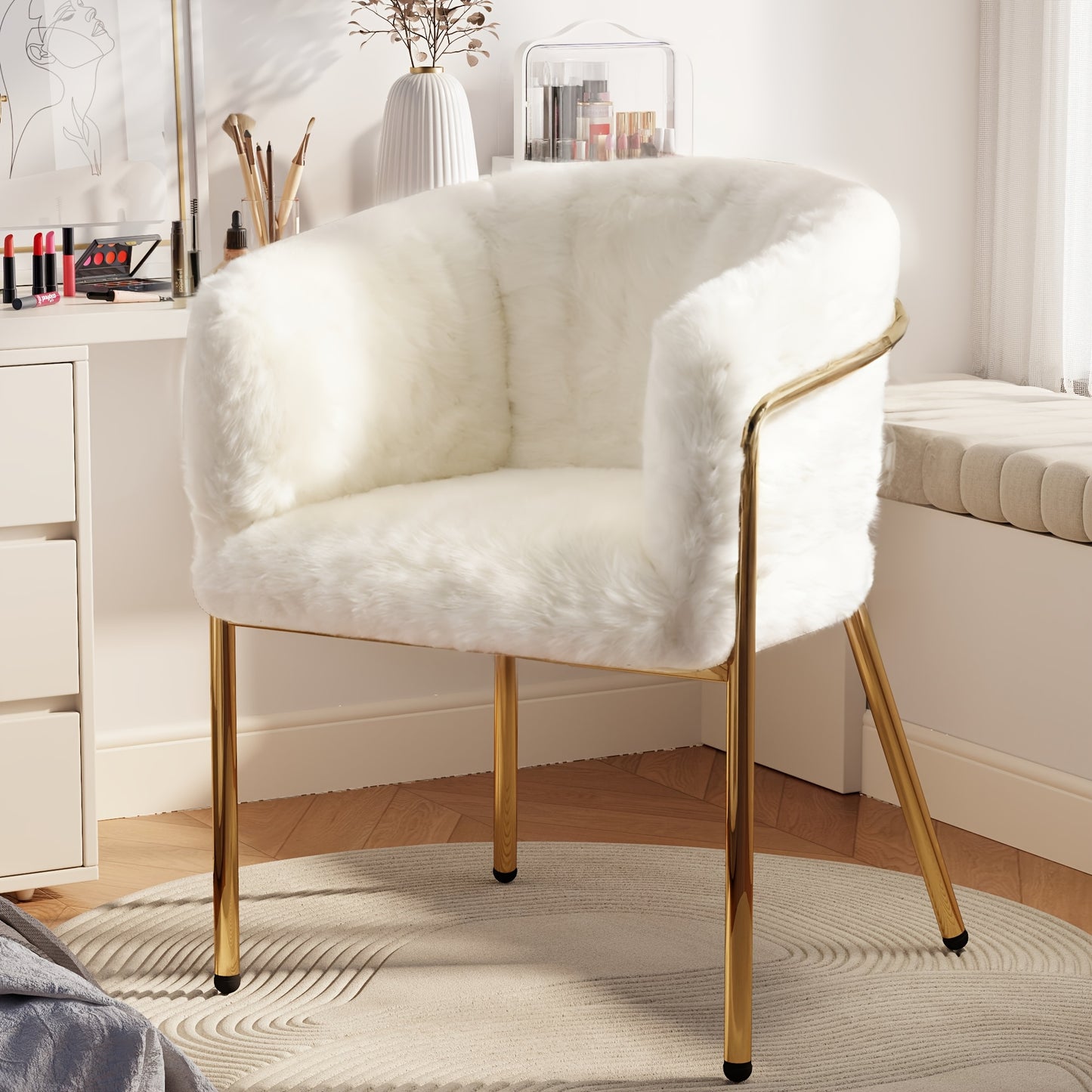 Loungestoel – Lounge Chair – Fauteuil – Relaxstoel – Eetkamerstoel – Beige Faux Rabbit Fur – Lichtgewicht Metaalpoten – Luxe Modern Design