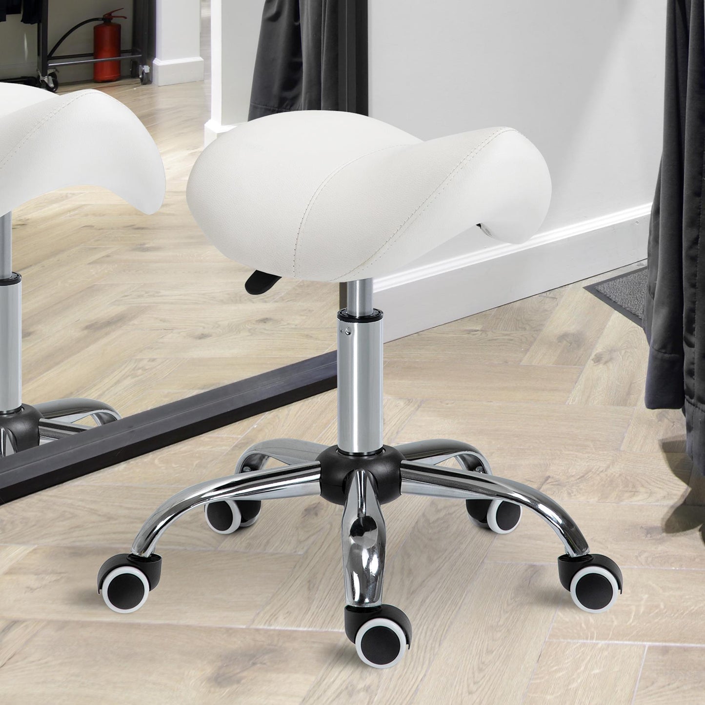 Draaibare Kruk – Zadelkruk – Bureaustoel – Verrijdbare Stoel – Werkkruk – Ergonomisch Zadel – Hoogte Verstelbaar – Witte Kunstleren Bekleding – 5 Zwenkwielen – Chroom Frame