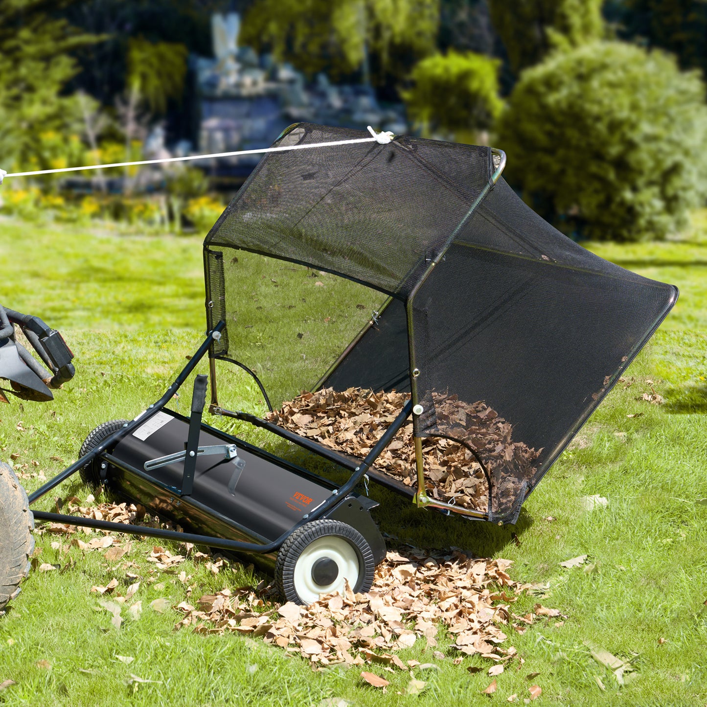 Aanhangwagen Bladveger – Bladzuiger – Bladverzamelaar – Tuinveger – Gazonschoonmaker – Verstelbare Roterende Borstel – 132 cm Werkbreedte – Zwarte Uitvoering