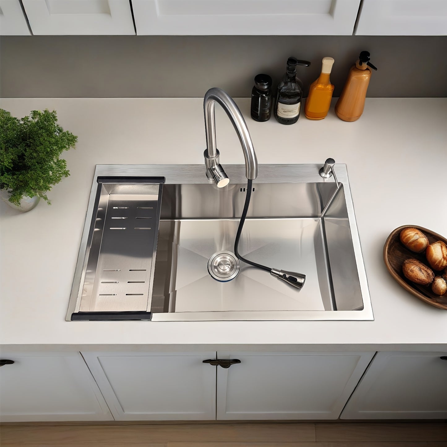 Large stainless steel sink with single basin in Silvery color, featuring a pull-out faucet and drain basket, measuring 80x50cm, complete with soap dispenser and drainage kit.