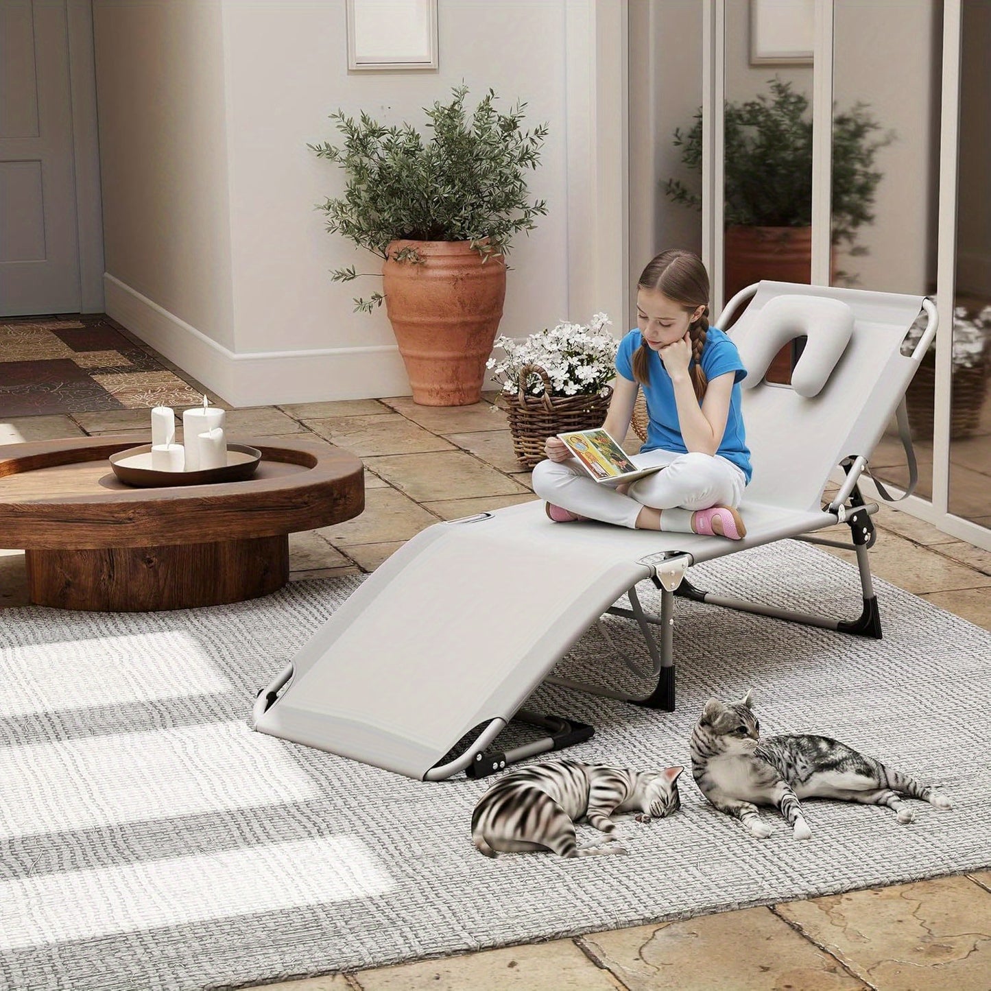 Ligstoel – Relaxstoel – Tuinstoel – Inklapbare Stoel – Ligbed – Stevig Kunststof Frame – Handmatig Verstelbare Rugleuning – Compact Opvouwbaar – Comfortabel Hoofdkussen – Lichtgrijs