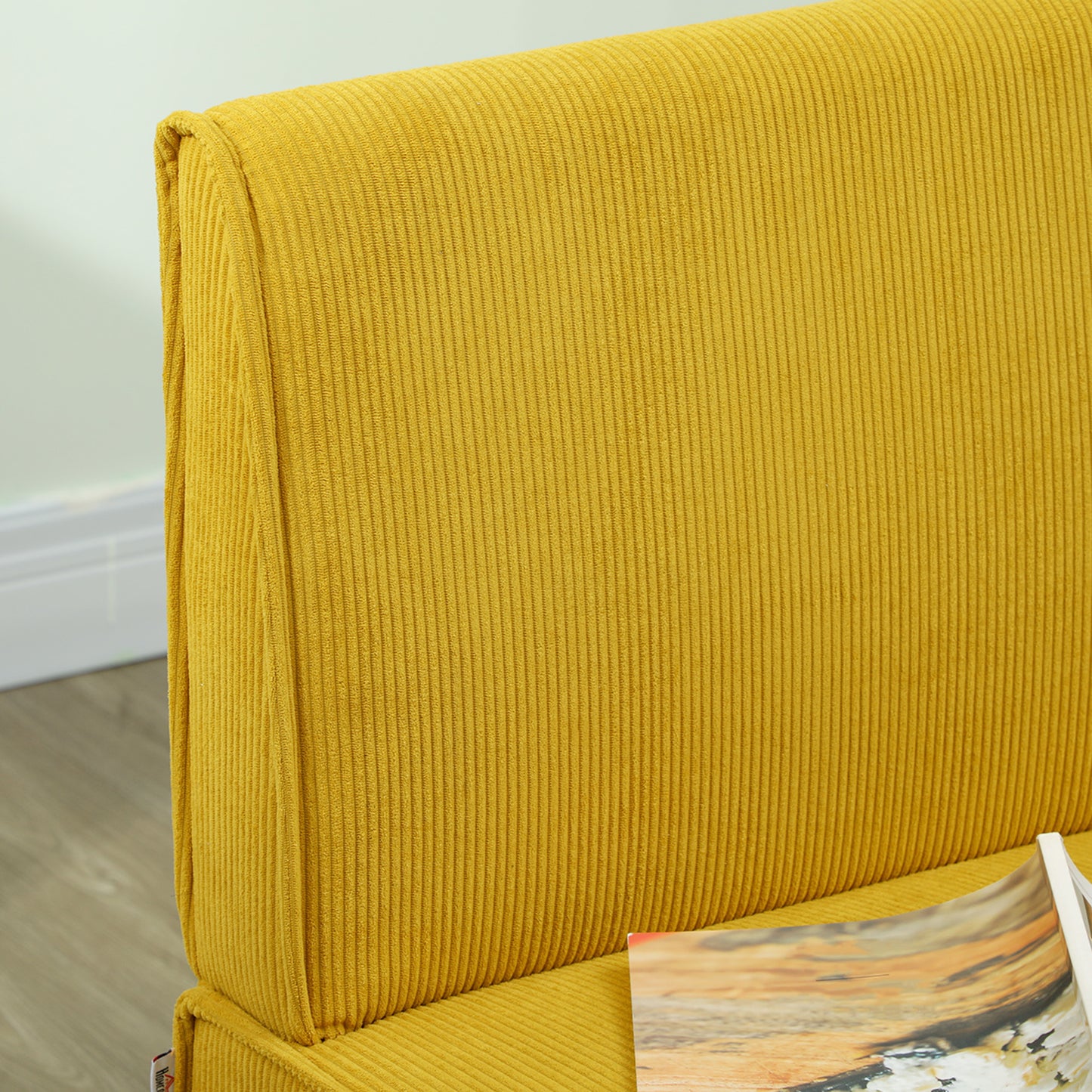 2-zits bank – tweezitsbank – loveseat – zitbank – bankje – gele corduroy bekleding – dikke vulling – massief houten poten