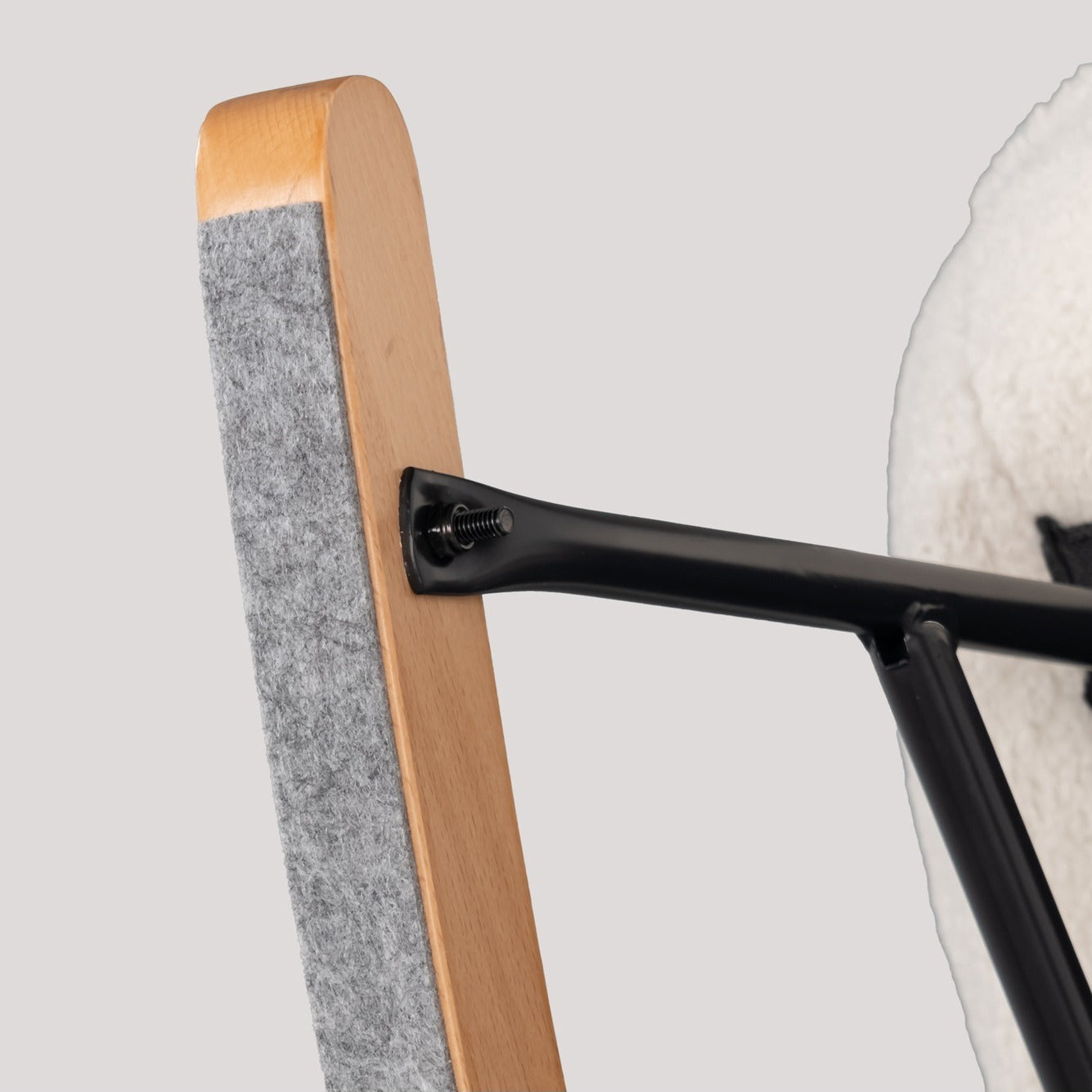 Schommelstoel – Schommelstoel Met Armleuning – Wiegstoel – Relaxstoel – Scandinavische Fauteuil – Beige – Sherpa Bekleding – Massief Beukenhout Met Metalen Frame – 84x68x99 cm