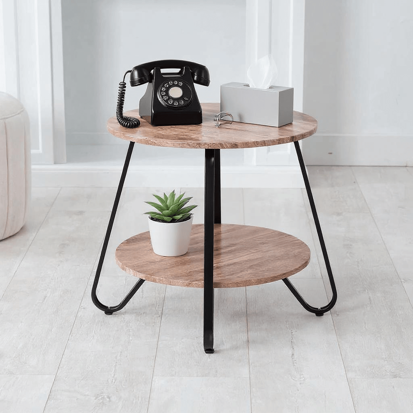 Telefoon tafel – Bijzettafel – Side table – Salontafel – Opbergtafel – Modern ontwerp – Zwart metalen frame – 46x46x45 cm – Bruin MDF oppervlak