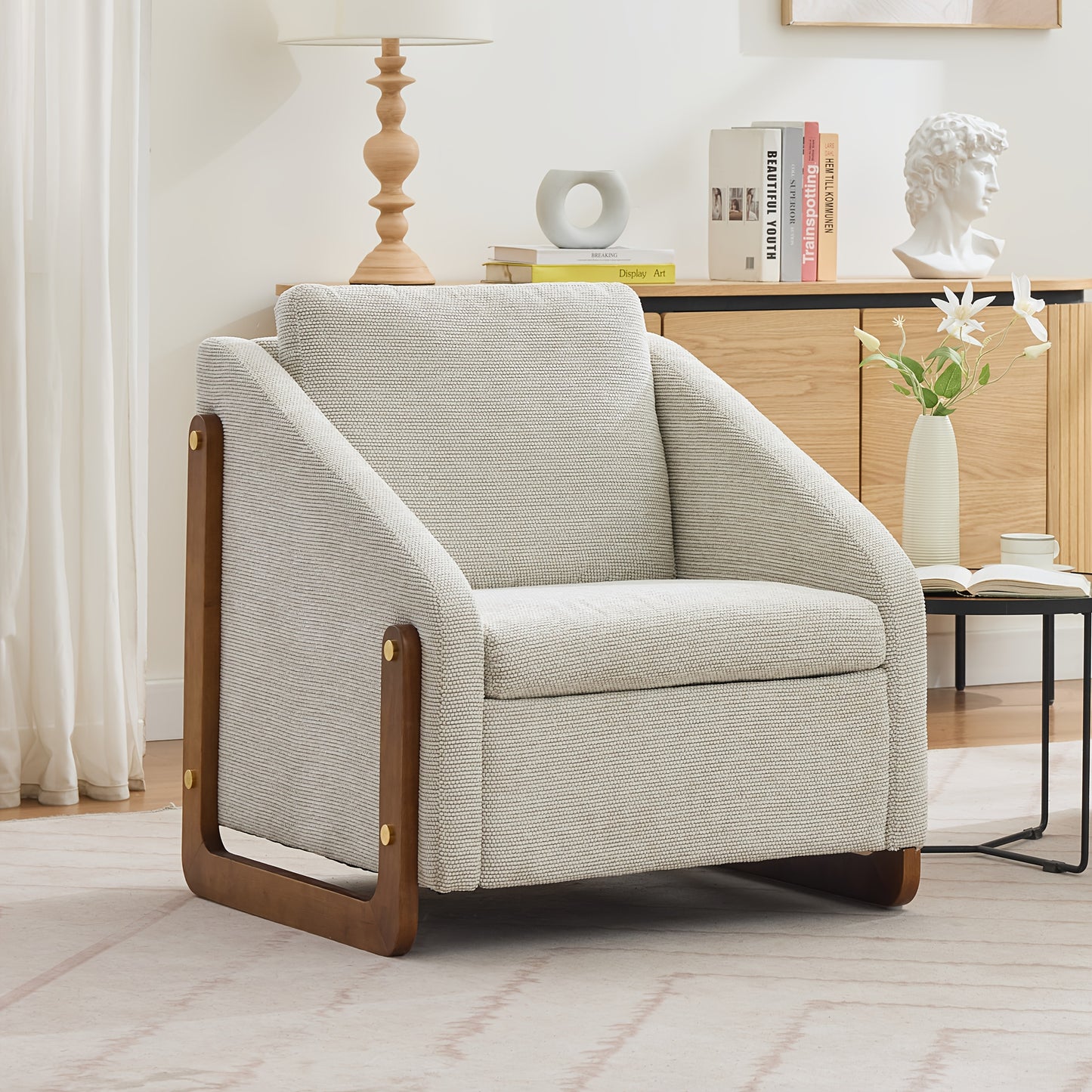 Fauteuil – Lounge Stoel – Leunstoel – Relax Stoel – Beige Chenille – Met Houten Armleuningen – Inclusief Zitkussen – Compact 73,5x73,5x73,5 cm