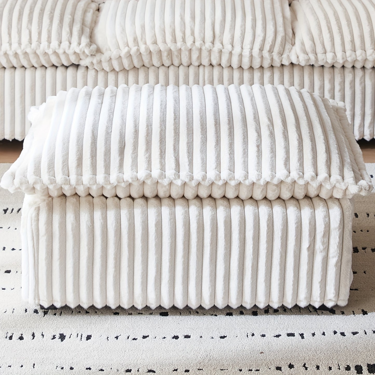 Poef – Voetenbank – Zitpoef – Hocker – Voetensteun – Beige – Compact Ruimtebesparend Design – Duurzaam en Comfortabel
