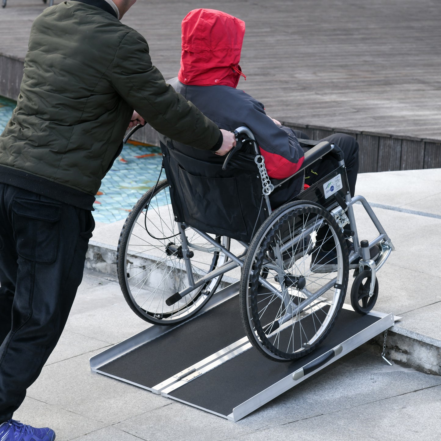 Rolstoeloprit – Opritrolstoel – Toegangshelling – Inklapbare Ramp – Mobiliteitsbrug – Aluminium – Opvouwbaar Met Handgreep – Antisliplaag En Verhoogde Zijkanten – Draagkracht 270 Kg – Zwart