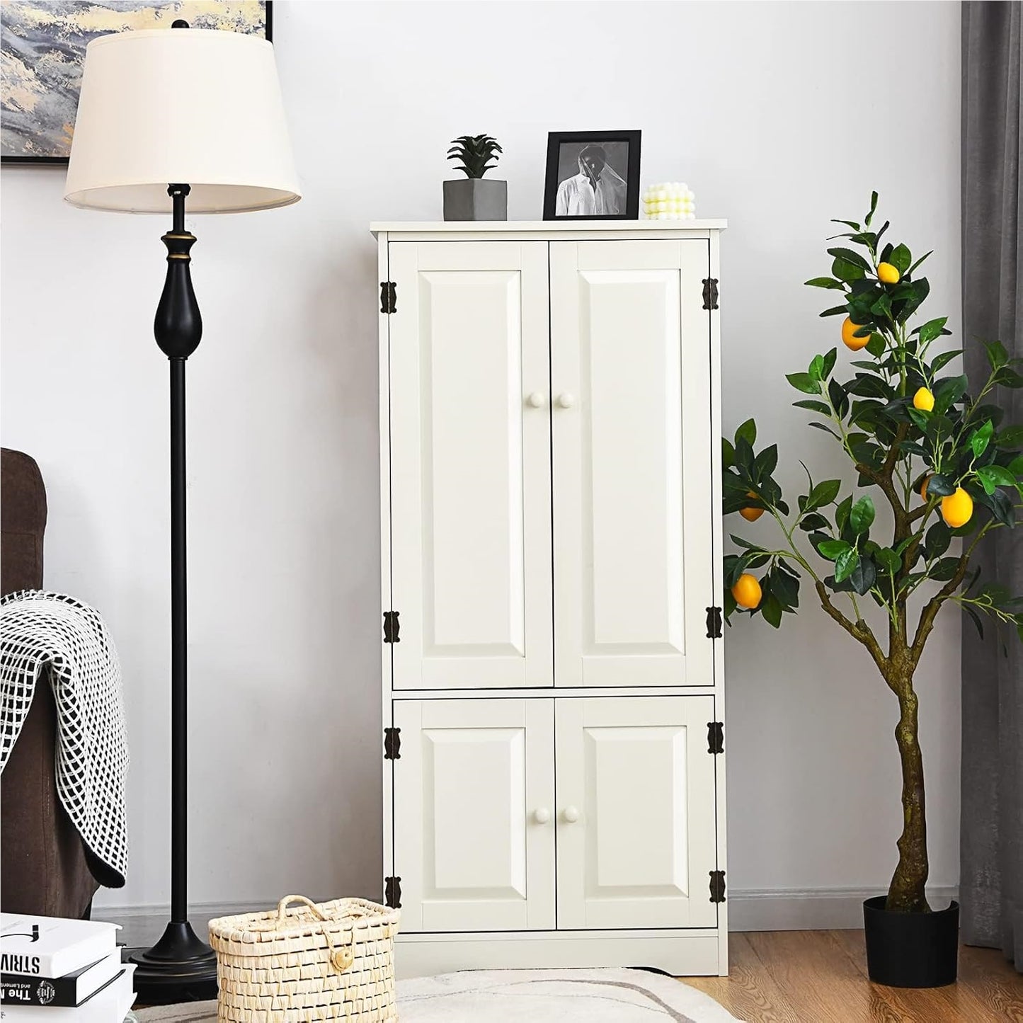 Witte Opbergkast – Kasten – Vloerkast – Dressoir – Bergkast – 4 Deuren – 2 Verstelbare Planken – MDF – Compact Design