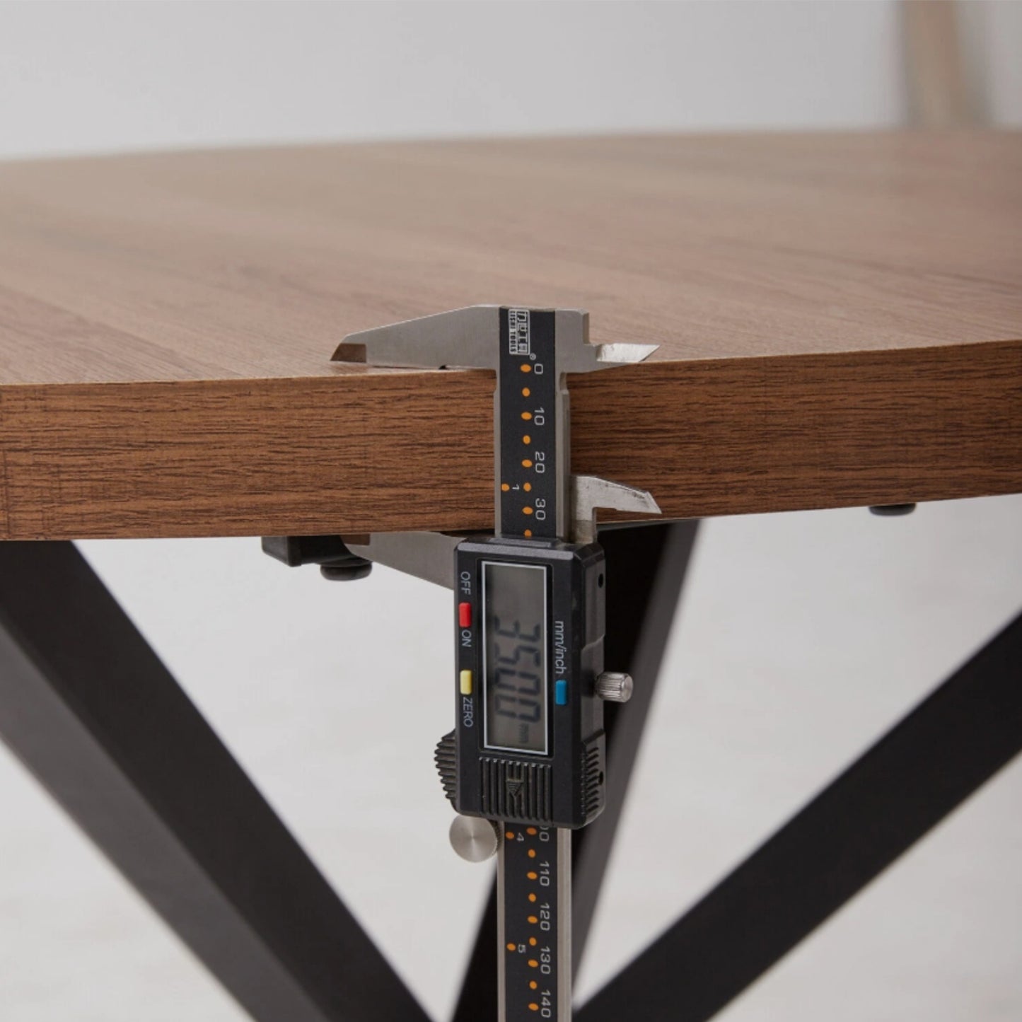 Eettafel – Ronde Tafel – Keukentafel – Woonkamertafel – Tafel – 100 cm – Beukenhout Licht – Zwarte Metalen Poten