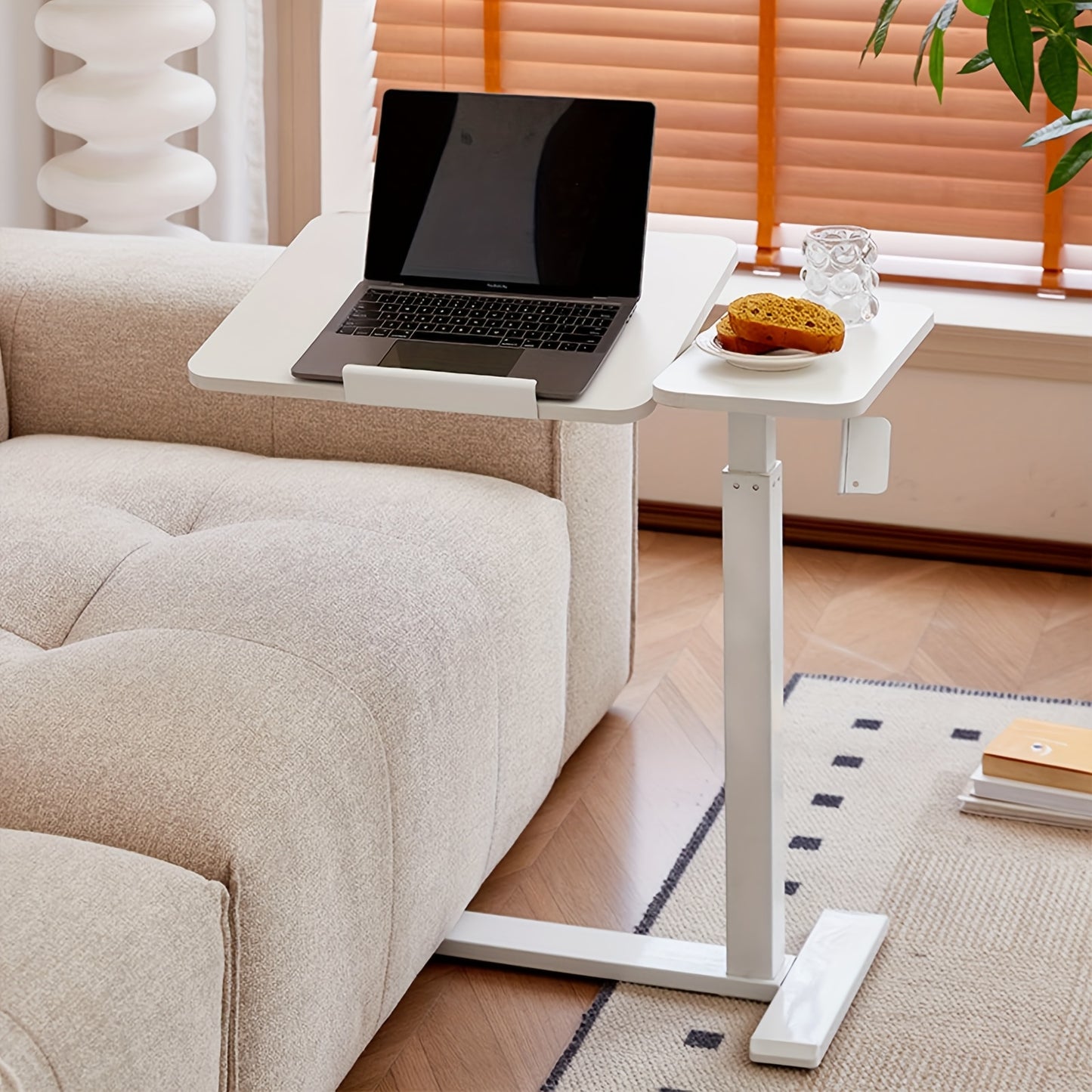 Verstelbare Bijzettafel – Laptoptafel – Sofa Tafeltje – Nachtkastje – Balkon Tafel – Kantelbaar Tafelblad – Verstelbare Hoogte 66-104 cm – Wit