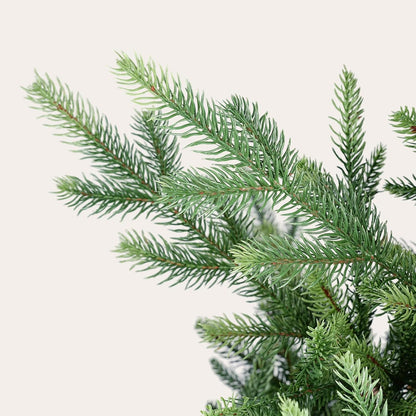 Kunstkerstboom – Nepboom – Kerstversiering – Dennenboom – Winterdecoratie – 150 cm Hoog – 90% PE Injection Moulded Realistisch Design – Inclusief Metalen Standvoet & Handschoenen