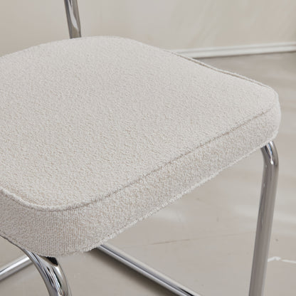 Eetkamerstoelen – Stoelen – Dining Chairs – Keukenstoelen – Zitmeubels – Wit Fluweel – Chroom Metalen Poten – Comfortabele Zitting – Handgeweven Rotan Rugleuning