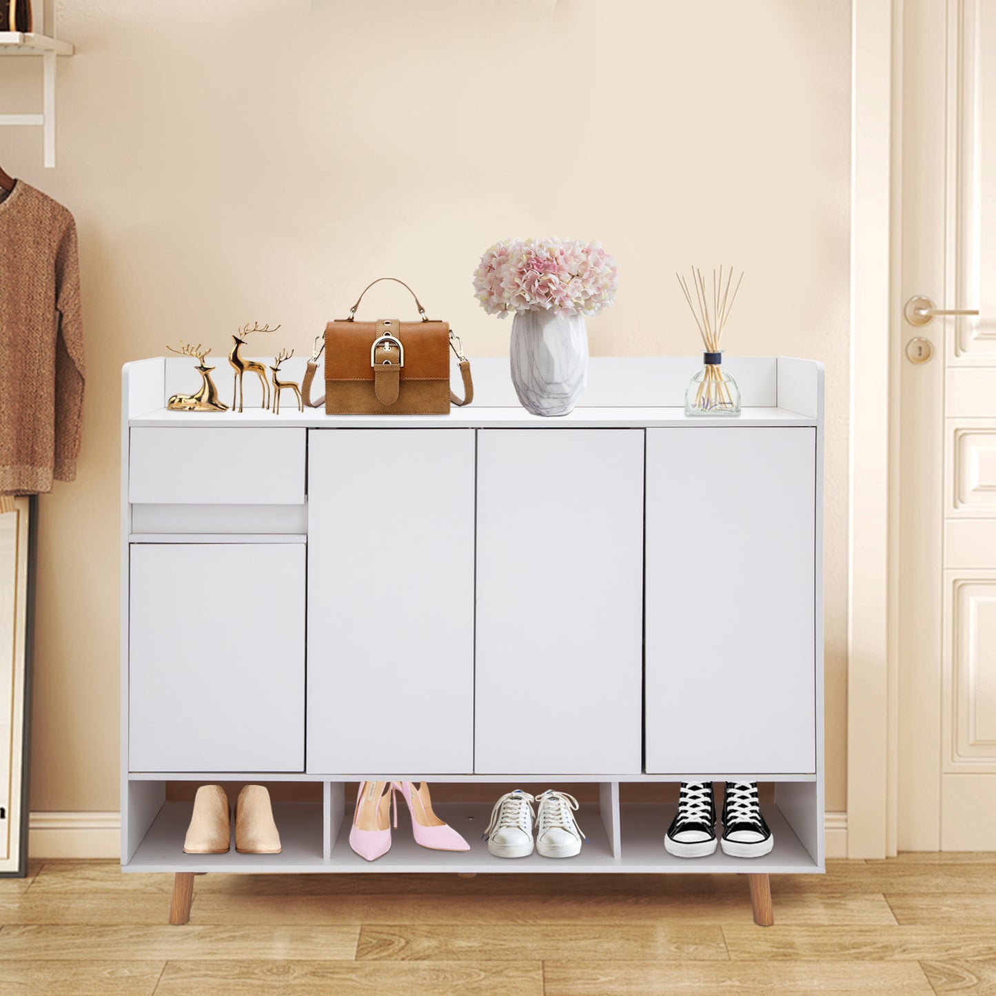 Schoenenkast – Schoenenrek – Schoenenopberger – Schoenenbank – Voordeurkast – Vrijstaand – Ventilatiegaten – Met Lade en 4 Deuren – MDF – Verhoogde Beschermrail – Warm Wit