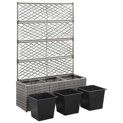 Plantenrek – Plantenstandaard – Bloemenrek – Bloempottenhouder – Pottenrek – Grigio – Polyrattan Materiaal – Verhoogde Trellis Structuur 3 Potten 83x30x130 cm