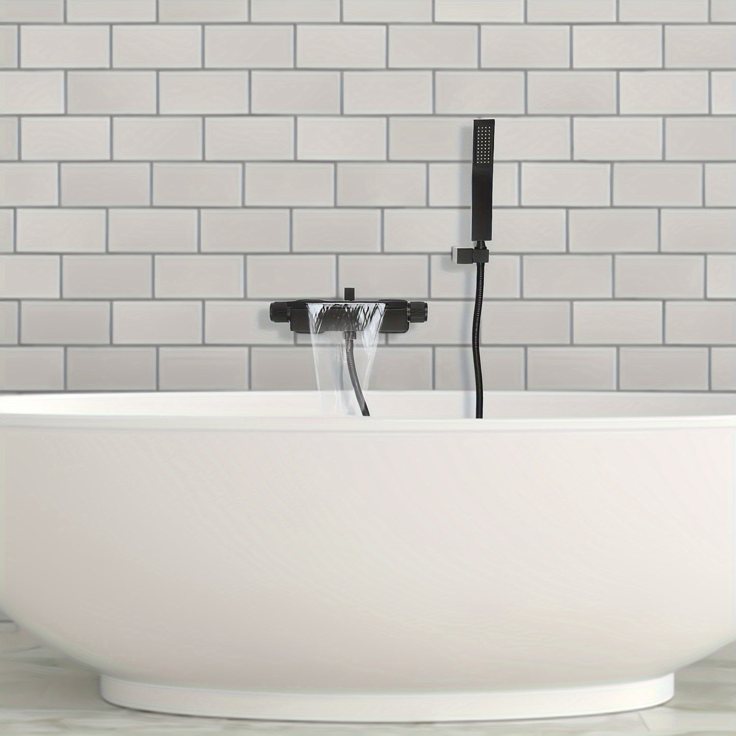 Badkraan – Badmengkraan – Douchekraan – Wandkraan – Watervaluitloop – Mat Zwart – Messing – Handdouche Met 1,5m RVS Slang