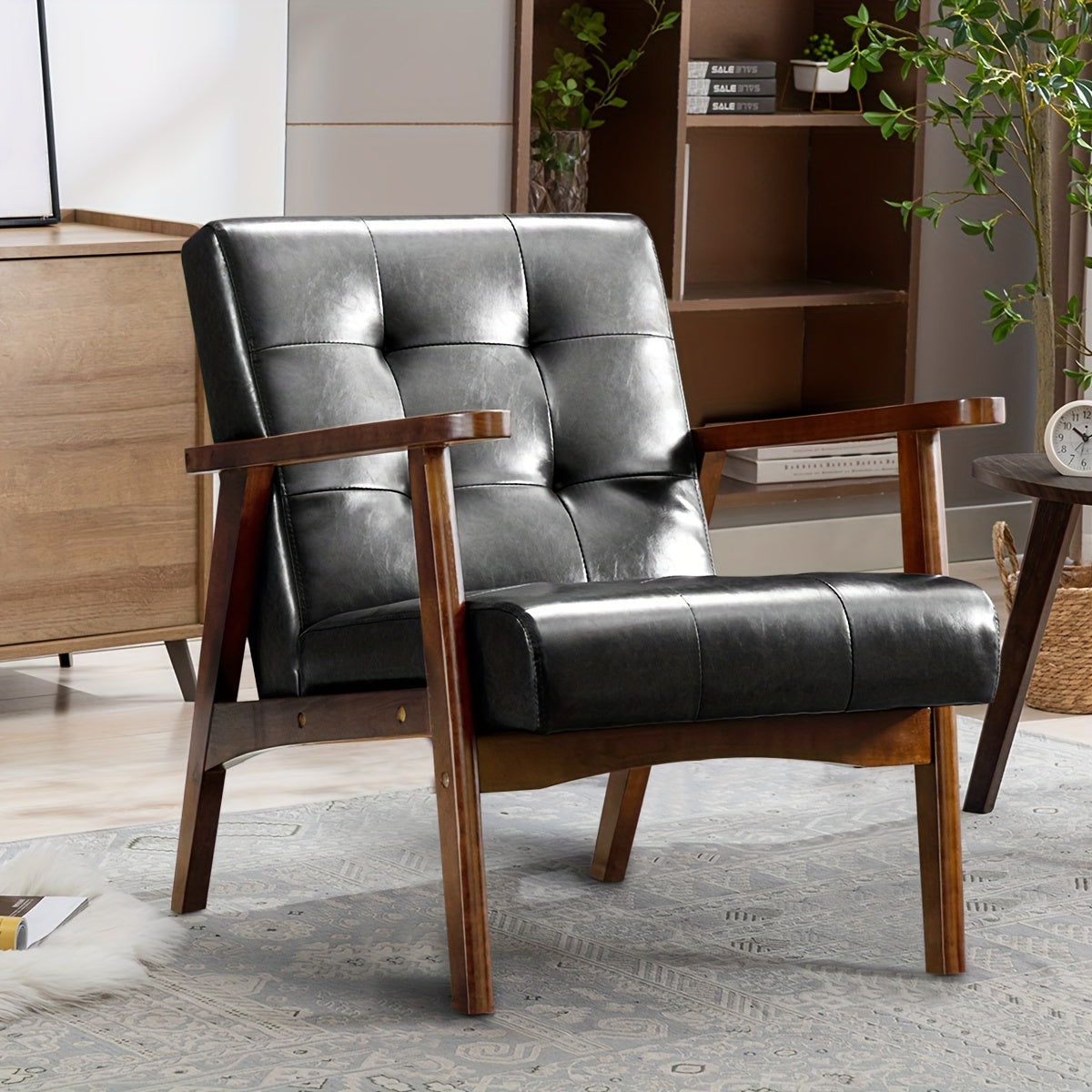 Retro Fauteuil – Vintage Stoel – Lounge Chair – Armstoel – Zwarte Kunstleren Fauteuil – Massief Houten Frame – Comfortabele Zitting