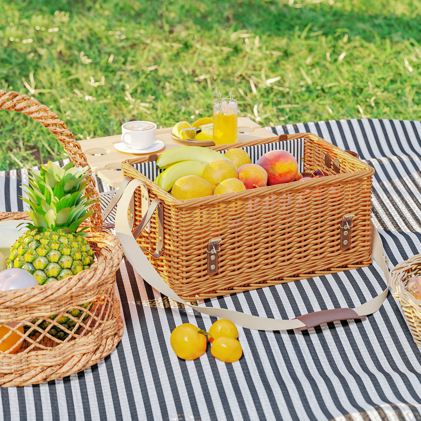 Vlechtwerk Picknickmand – Picknickmand Set – Picknicktas – Picknickkoffer – Picknickbak – Voor 4 Personen – Lichtgewicht Natuurlijke Materialen – Inclusief Picknickdeken & Flesopener