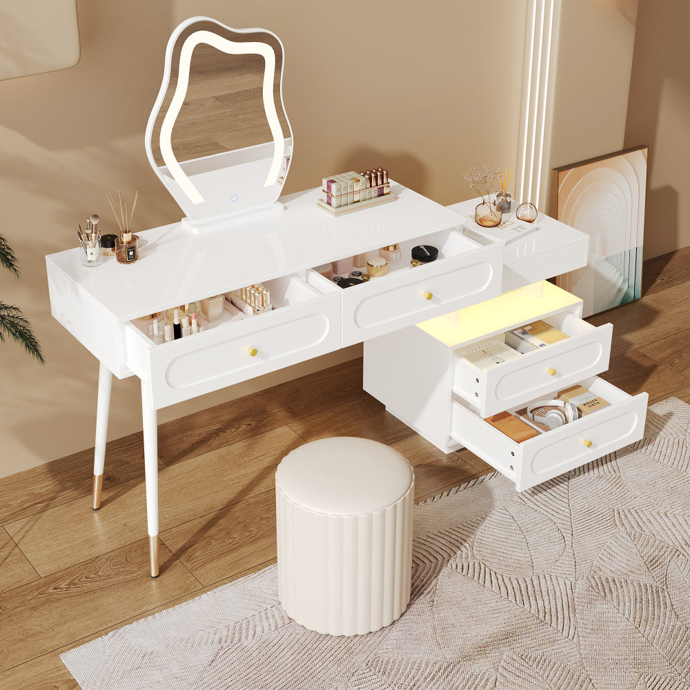 Kaptafel – Make-up Tafel – Dressing Table – Schoonheidstafel – Opbergmeubel – Modern Wit – Met 4 Lades en Open Plank – Compact Ruimtebesparend Ontwerp – Stevig Metalen Frame met Gouden Knoppen – Inclusief Kledingrek – 140x40x130 cm
