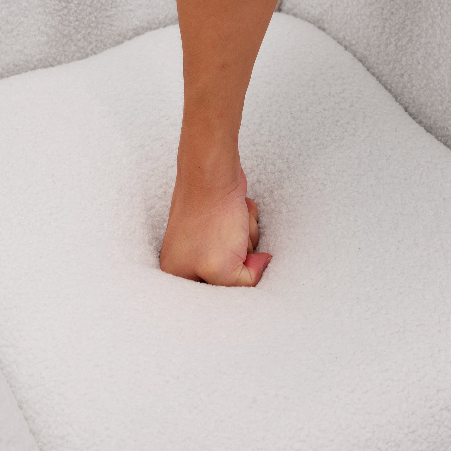 Schommelstoel – Schommelstoel Met Voetenbank – Relaxstoel – Fauteuil – Lounge Stoel – Ergonomisch Ontwerp – Zachte Teddy Bekleding – Wit – 30° Schommelbeweging – Afneembaar Kussen