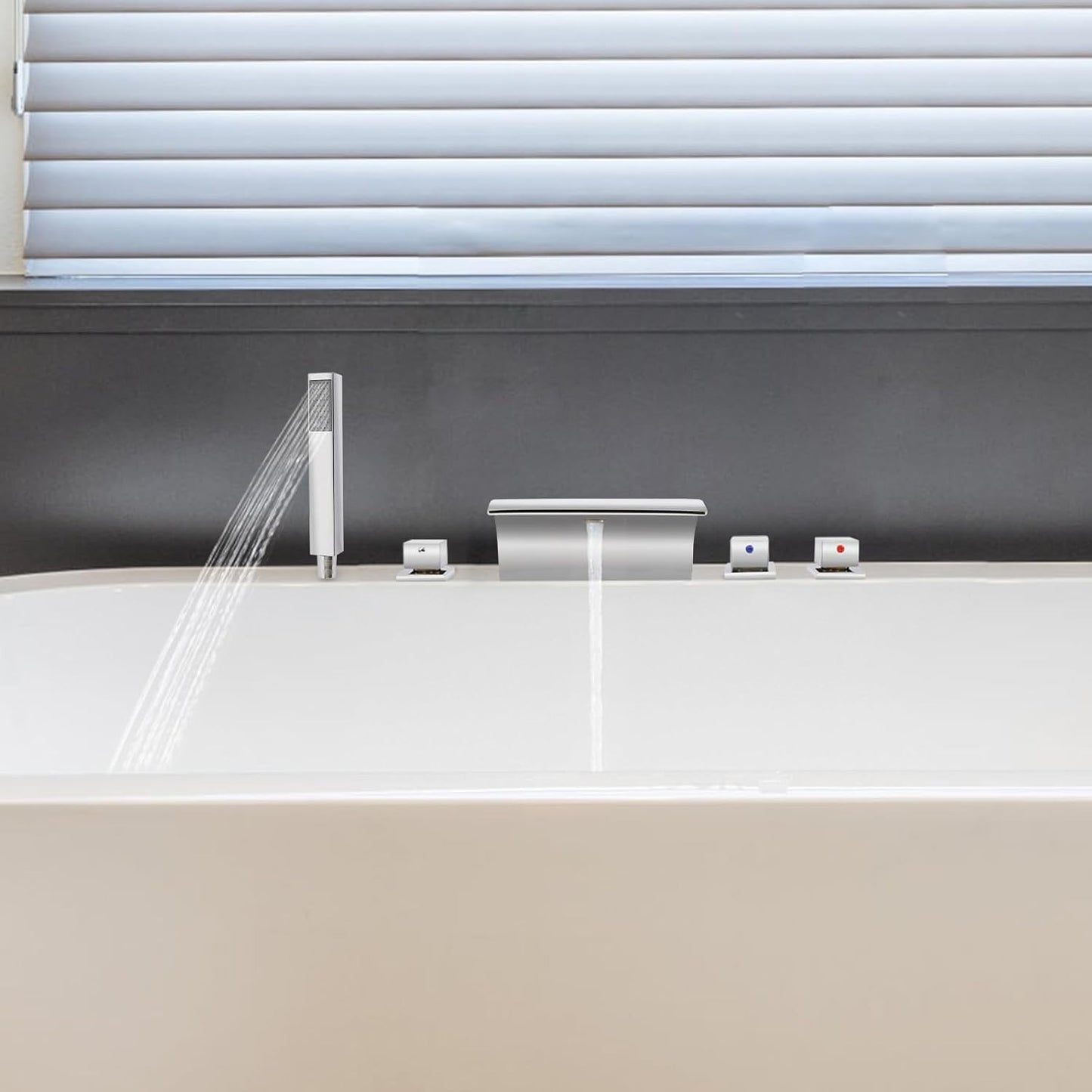 Badkraan – Badmengkraan – Badthermostaat – Douchekraan – Badarmatuur – Messing Met Chroom Afwerking – Compleet Met Handdouche En Watervaluitloop